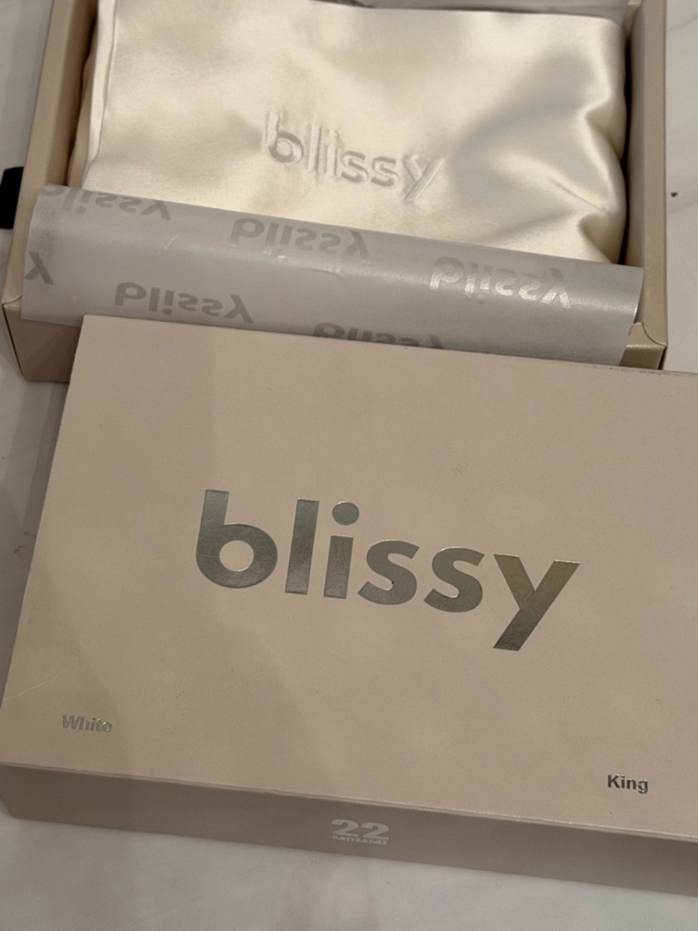 (2) Blissy 100% Silk Pillowcases in White, both brand new in box - Picture 2 of 5